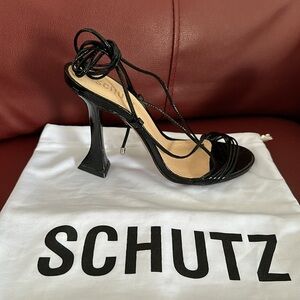 Schutz- Arceli Sandal in Black